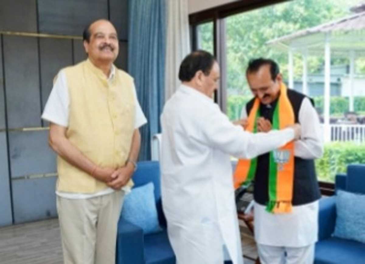 हिमाचल प्रदेश के पूर्व सीएम वीरभद्र सिंह के करीबी रहे सुभाष चंद मंगलेट भाजपा में शामिल